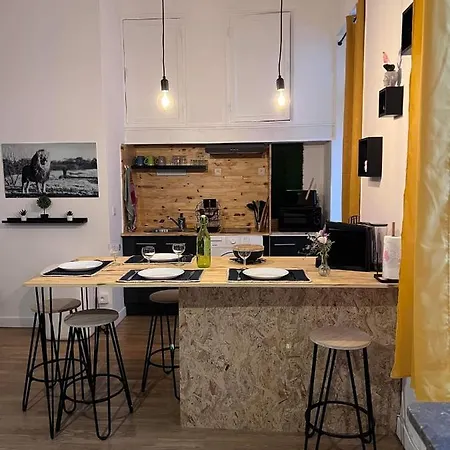 Апартаменты Climatise Aux Pieds De La Cite *