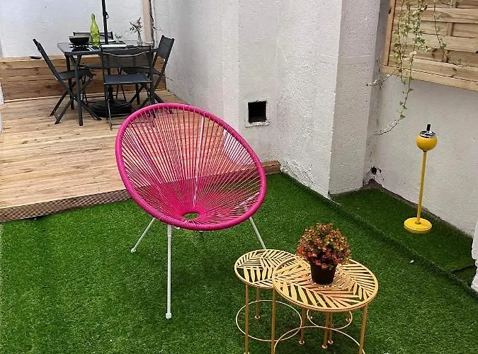 Climatise Aux Pieds De La Cite Καρκασόν